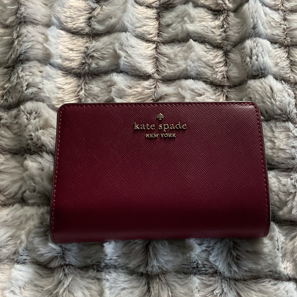 Brand New with Tag Kate Spade Burgundy Wallet(original)